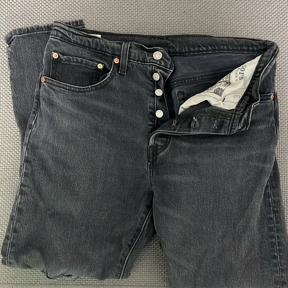 Levi’s gray high waisted 501 skinny with buttons and rip - Picture 3 of 3